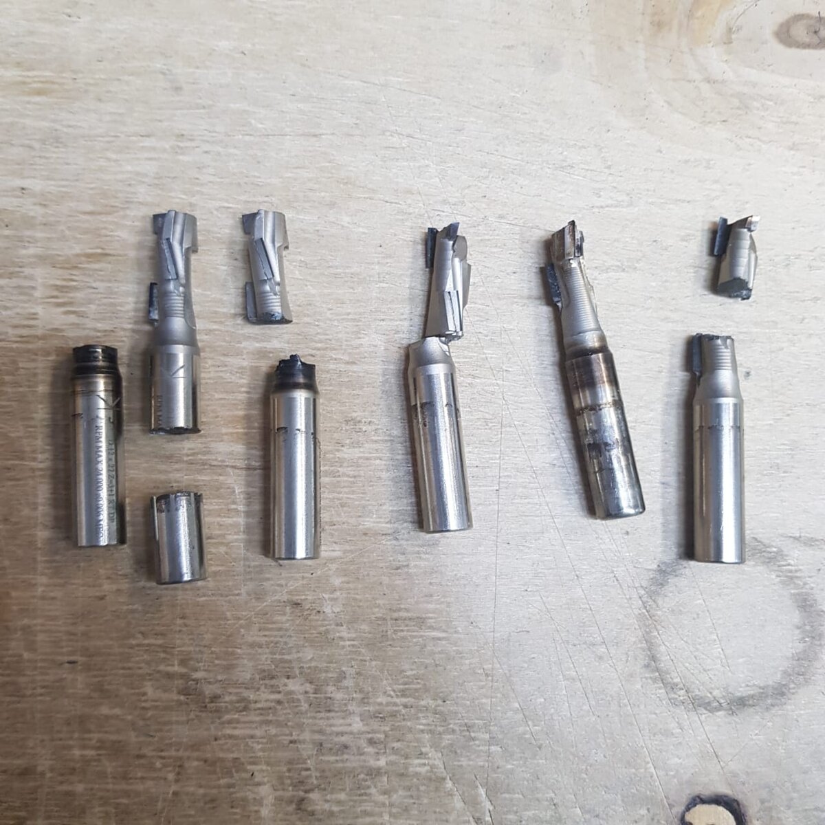 Своеобразный зал славы фрез, почивших раньше времени по независящим от них причины