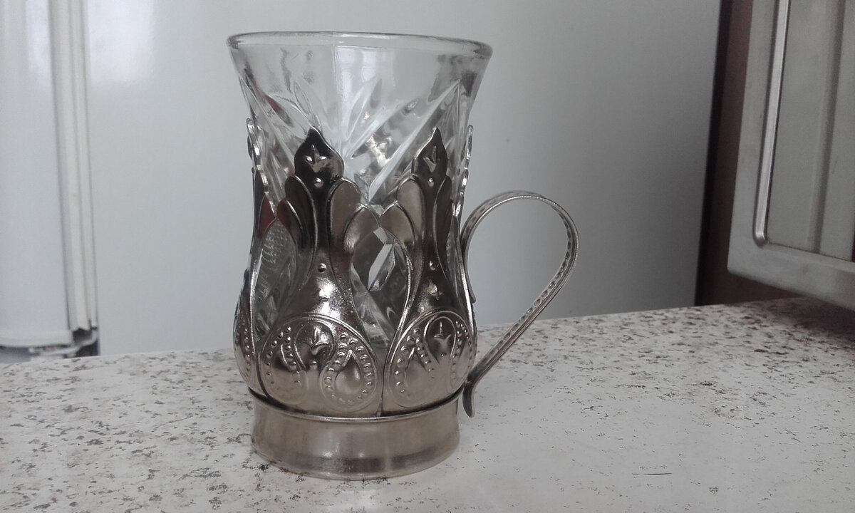 Фото автора. Из армуды пить очень приятно и красиво, но для меня она слишком маленькая