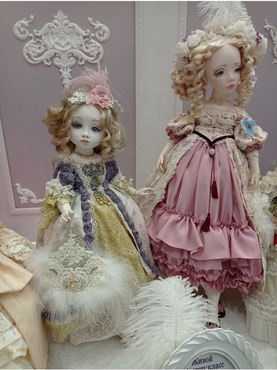 Все, как я люблю - красивые личики, богатые наряды, кружева и ленты