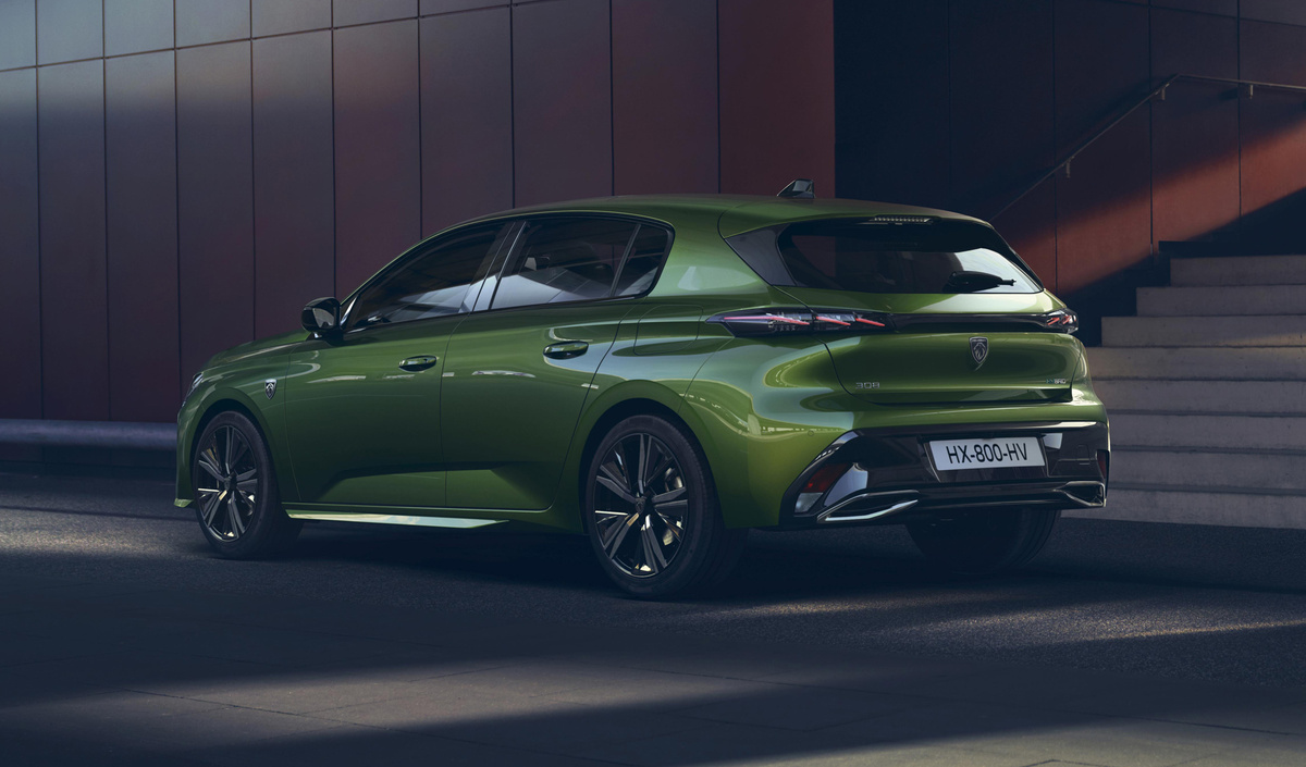 Коэффициент обтекаемости равен 0,28. Светодиодные фонари и фары входят во все комплектации, а в версия GT/GT Pack фары будут матричными.