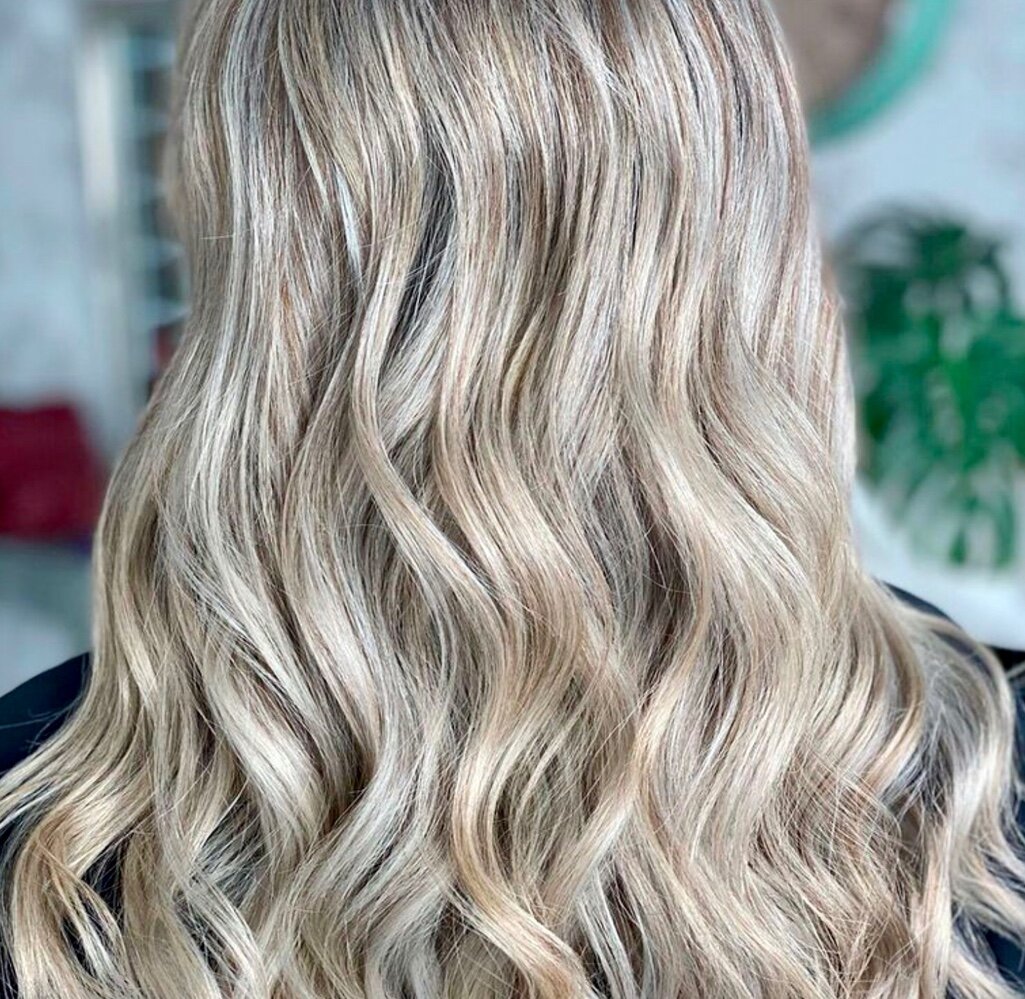 Grey Blending: новый способ стильно подчеркнуть седые волосы. Фото: pinterest.com