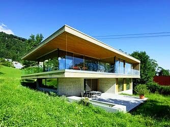 Вариант красивого дома с панорамными окнами