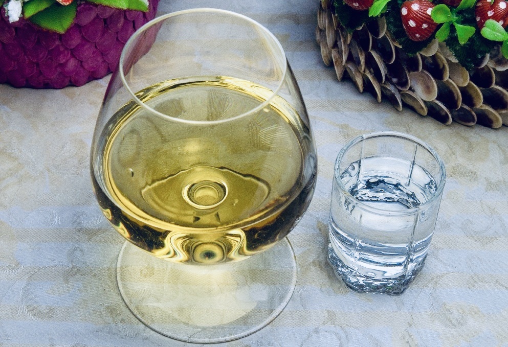 Коньяк и водка