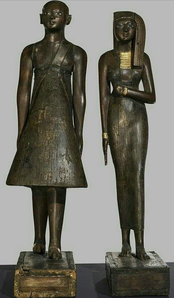 Статуэтки жреца Аменхотепа и жрицы Раннаи