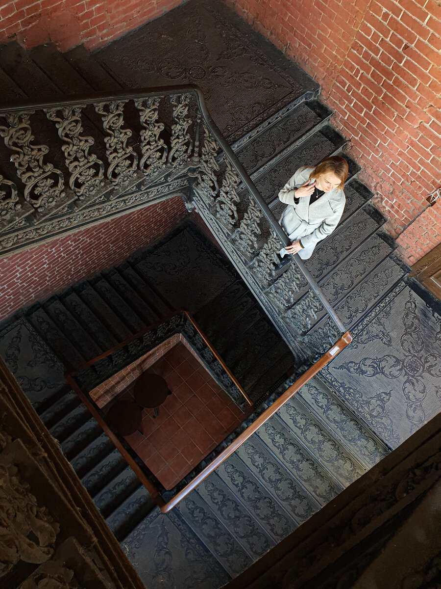 Усадьба Строгановых — архитектурный ансамбль в историческом центре Нижнего Новгорода. Главный дом и флигели усадебного комплекса построены в 1824—1829 годах. Автор проекта — бывший голицынский крепостной архитектор П. С. Садовников. Усадьба расположена в западной части исторического района Нижнего посада, является одной из архитектурных доминант и ценным памятником русской архитектуры и градостроительства первой половины XIX века. 
Строгановская усадьба представляла собой необычный комплекс, предназначавшийся для размещения конторы Строгановых, возникшей в связи с их активной предпринимательской деятельностью на Нижегородской ярмарке. В усадьбе практически не проживали.

Ансамбль состоит из четырёх строений по адресу Рождественская улица, 45: главного дома, двух флигелей и каменной ограды. С 1960 года стоит на государственной охране. Весь комплекс сегодня — объект культурного наследия Российской Федерации.