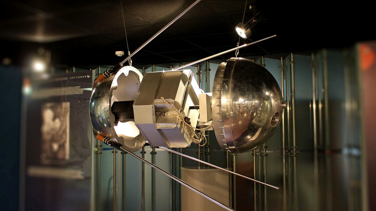 Первый спутник Земли, выпущенный с Байконура, в Музее Космонавтики в Москве