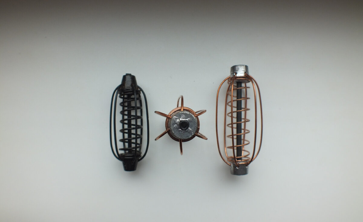 Кормушки с осевым отверстием в центре