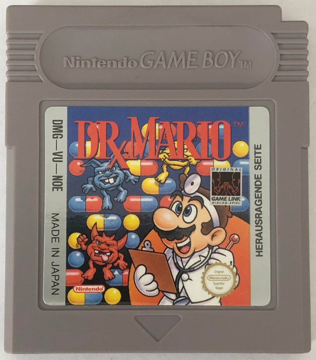 #Dr_Mario является игрой в жанре головоломки типа «три в ряд», в которой #Марио берёт на себя роль врача, бросая двухцветные пилюли в бутылку, представляющую игровое поле. 