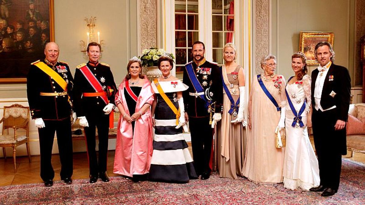 Шведская королевская династия. Король Норвегии Харальд v. Королевская Династия Дании. Норвегия монаршая Династия.