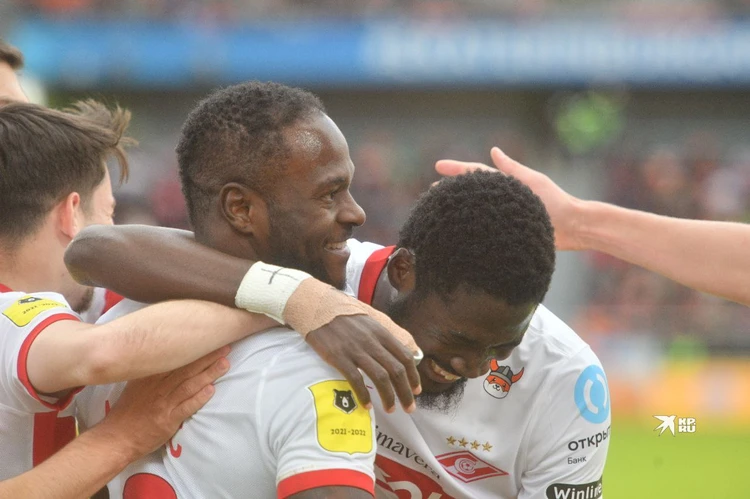 Спартаковцы Николсон и Мозес уничтожили "Урал" за тридцать минут. Фото из интернета.