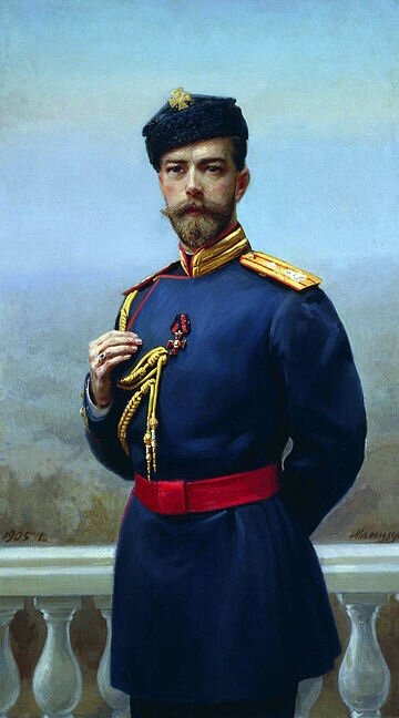 Портрет императора Николая II в мундире лейб-гвардии 4-го стрелкового Императорской фамилии батальона, со знаком ордена Святого Владимира четвертой степени. Художник Генрих Манизер, 1905 год
Источник: en-academic.com