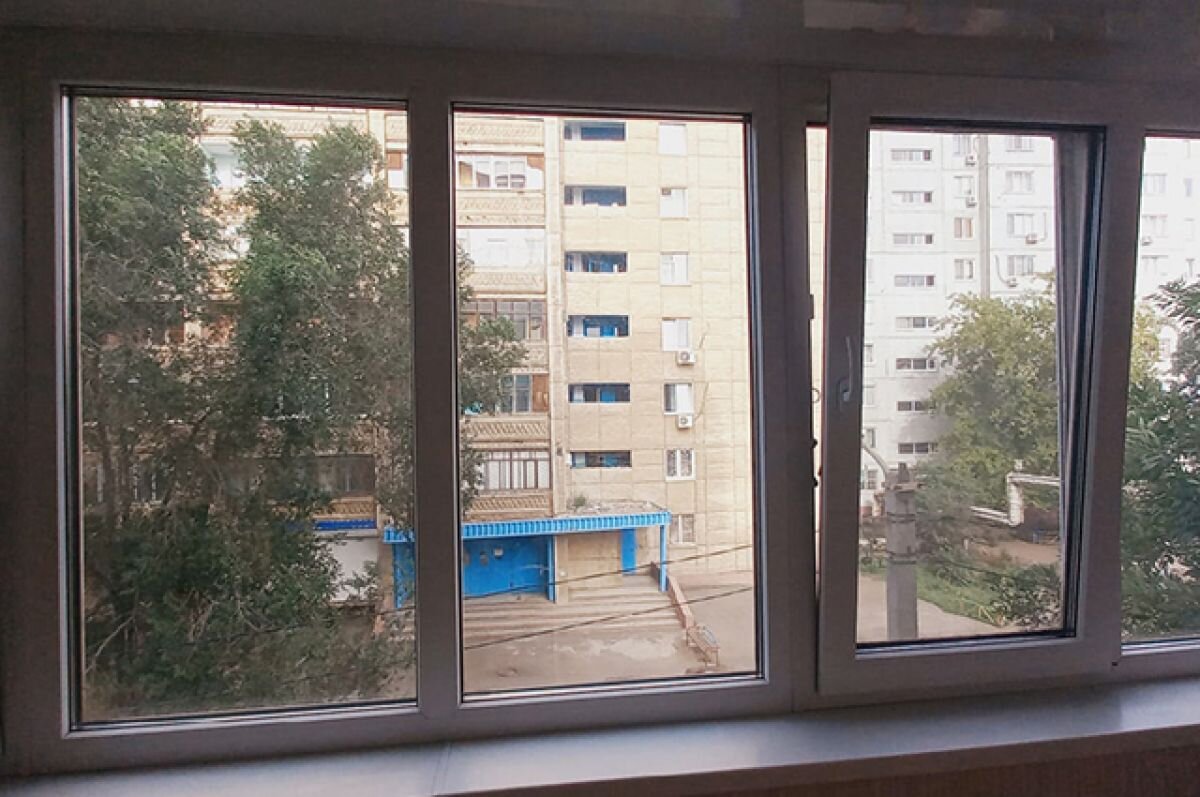    В Новокузнецке из окна второго этажа выпала годовалая девочка