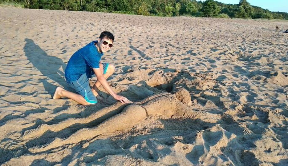 Результат воздействия человеческого фактора на балтийский песок. Автор неизвестен... Снято в Саулкрастах, Латвия, 2018.