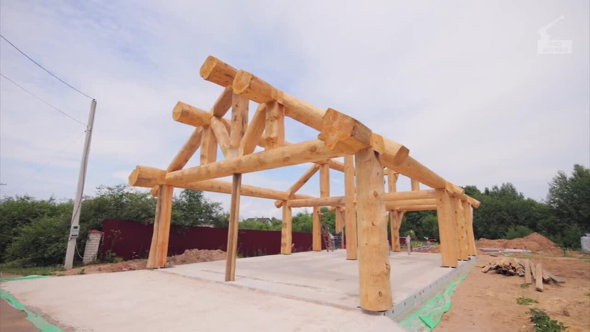 Диаметр бревен – от 46 до 66 см, материал – сибирская сосна