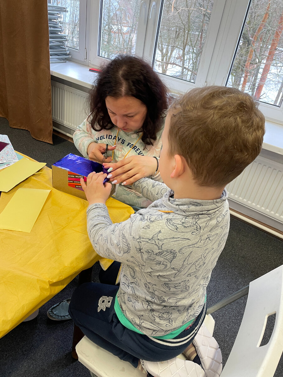 Диляна с Тимуром на занятиях программы "Территория радости" Родительского центра "Подсолнух"