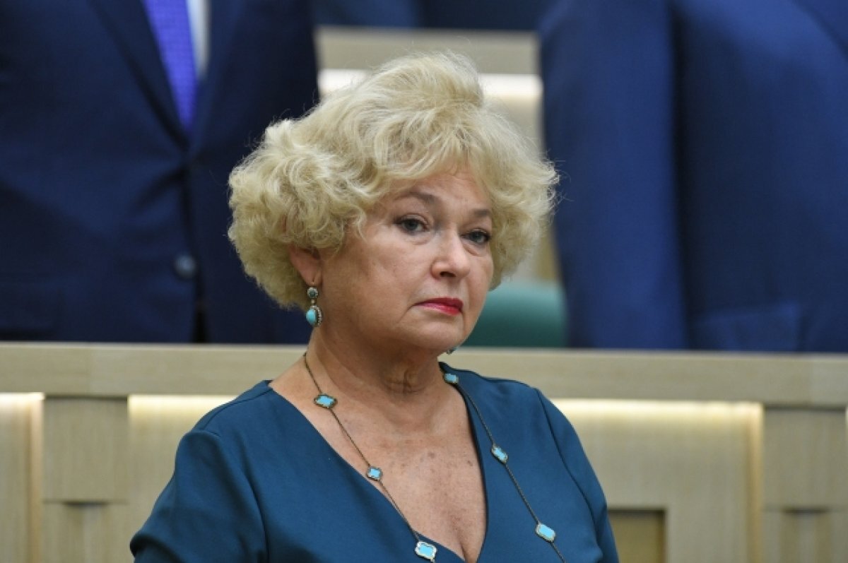    Нарусова опровергла сообщения СМИ о своем уходе с поста сенатора