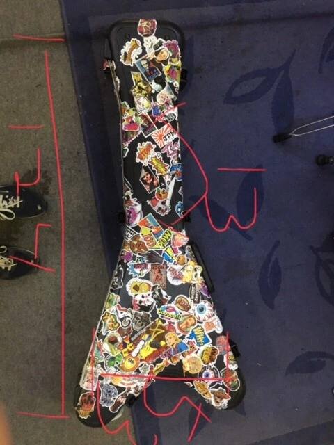 Измеряю габариты своего кейса для перевозки в ручной клади, в Шереметьево пропустили, а вот на обратный рейс из Берлина его пришлось сдавать в багаж, но я был к этому готов)