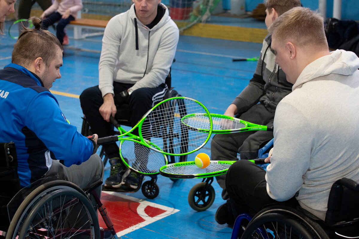 В Воронеже 15 января открылась бесплатная секция по большому теннису для детей на инвалидных колясках. Это инициатива организации "Второе дыхание".
