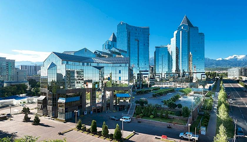 ЖК Нурлы Тау в г. Алматы, если бы вы зашли на раннем этапе в 2010 году купив 1-комнатную квартиру за $30 000, то сейчас она бы уже стоила $150 000 долларов, это 40+% доходности в долларах, или $10 000 в год, или $833 пассивного дохода в месяц, только на приросте в стоимости не считая доход от аренды.