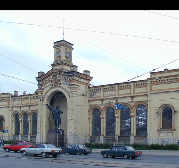 Здание вокзала в 2001 году. 