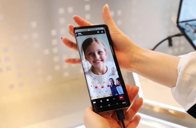    Samsung продемонстрировала «двусторонний» гибкий дисплей