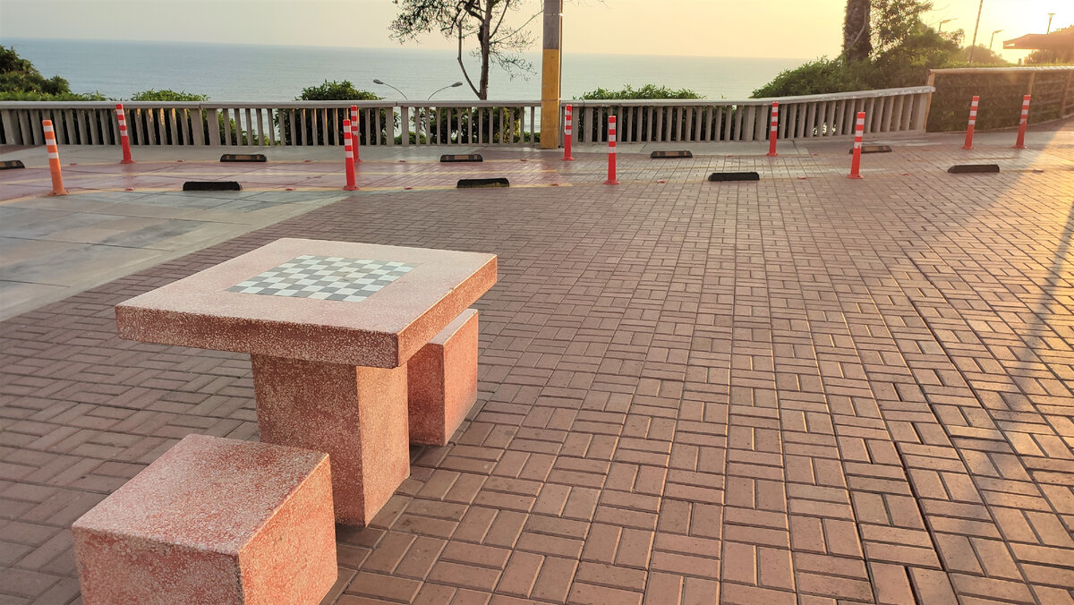 Голубая кромка на фото, это Тихий океан