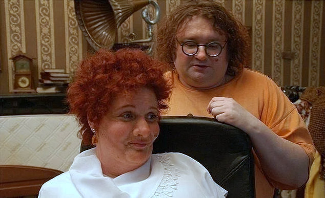 кадры из скетч-шоу «Одна за всех»