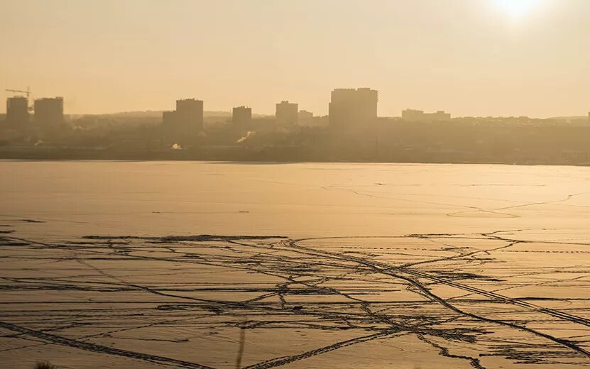    Новости Ижевска на утро 24 января: красный снег и отставка чиновника после коммунального коллапса