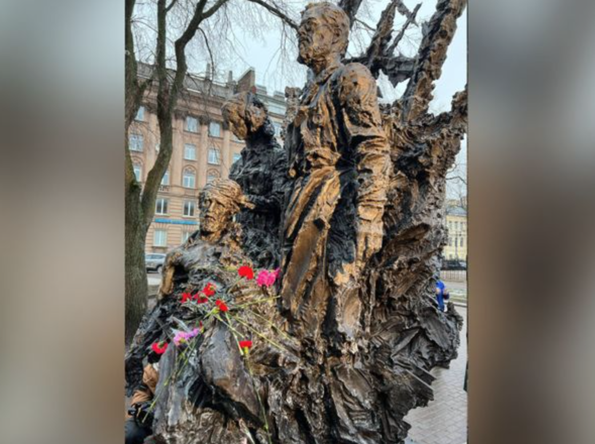 памятник блокады ленинграда в питере. памятники блокадникам ленинграда в санкт петербурге. монумент защитникам ленинграда в санкт-петербурге аникушин. блокадные памятники петербурга. мемориал защитникам ленинграда блокада.