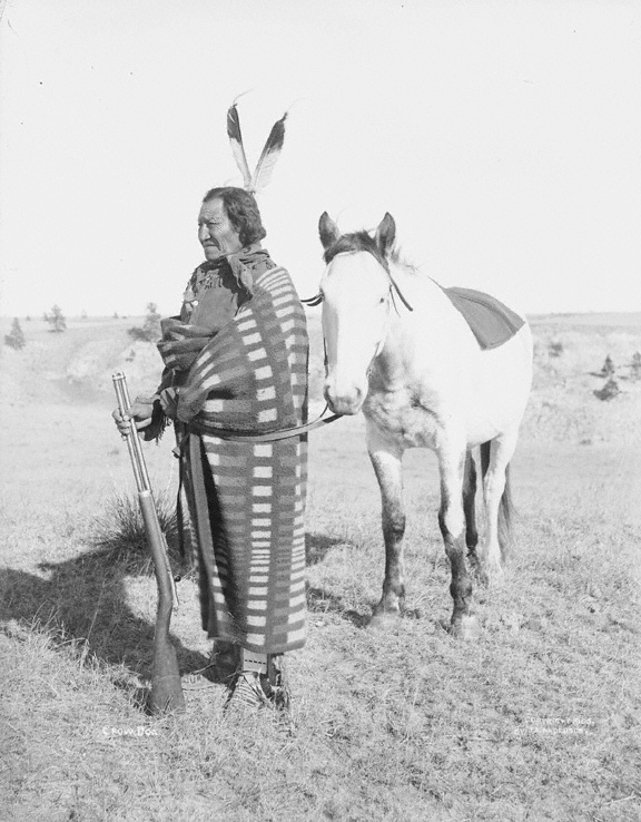 Вороний Пес, вождь племени брюле (Южная Дакота), 1898 год