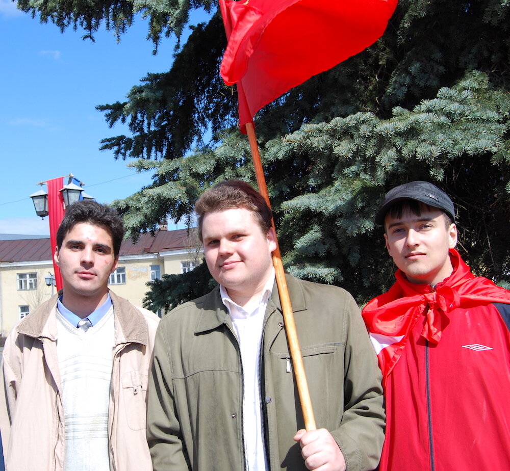 Это стародавние времена, когда А. Поляков ещё входил в карельское отделение Союза коммунистической молодёжи. На дворе 2009 год. 