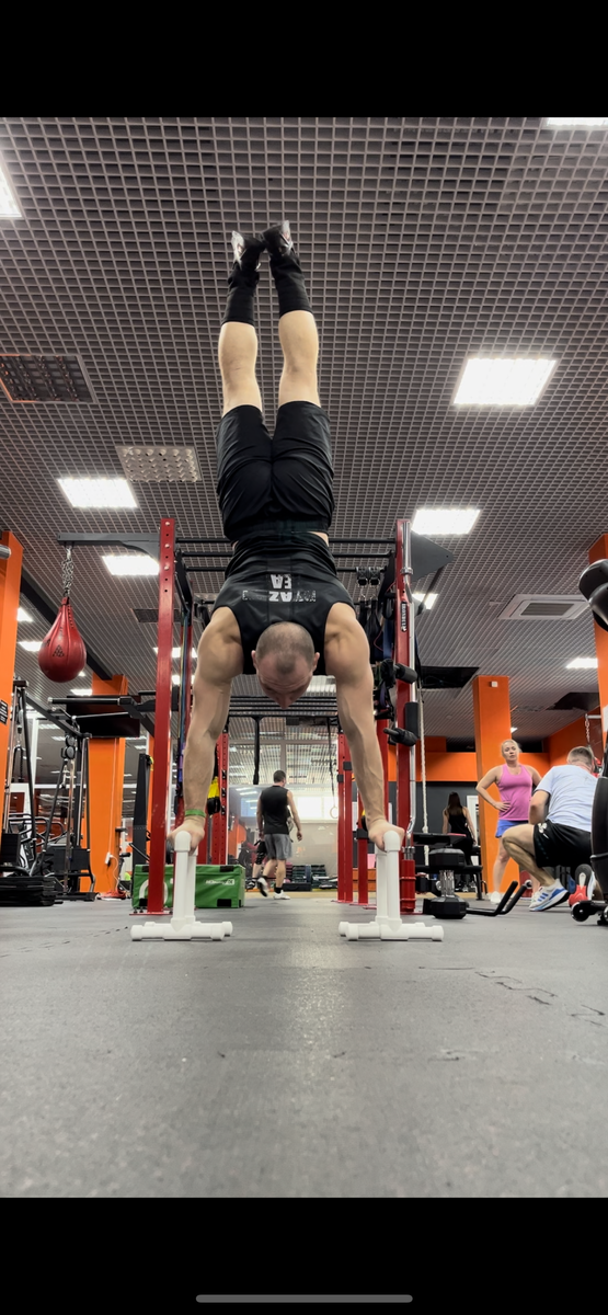 Практика стойка на руках. 