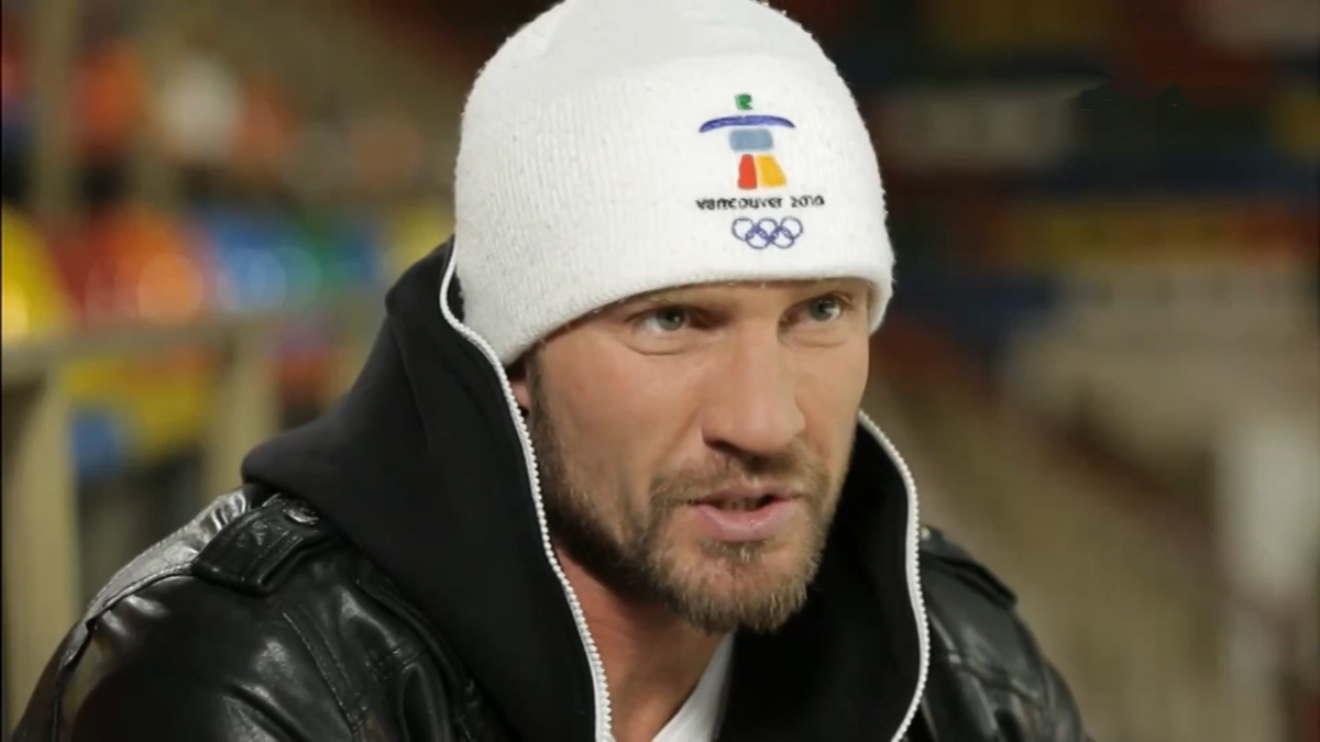 роман костомаров красное лицо. ситуация с романом костомаровым. костомаров головные уборы. костомаров головные уборы. роман сергеевич костомаров.