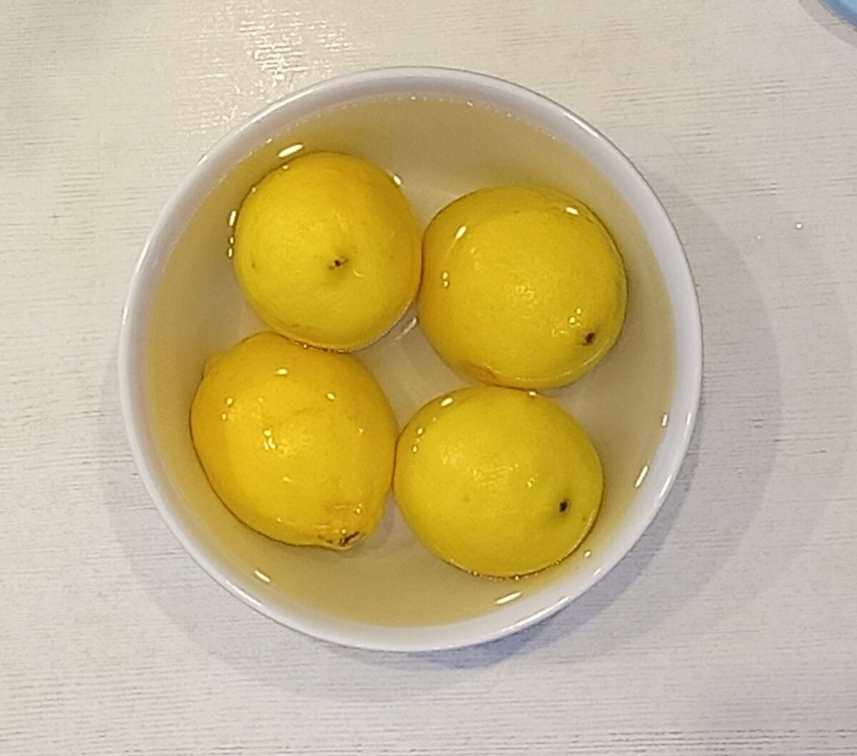 Заливаем лимоны кипятком