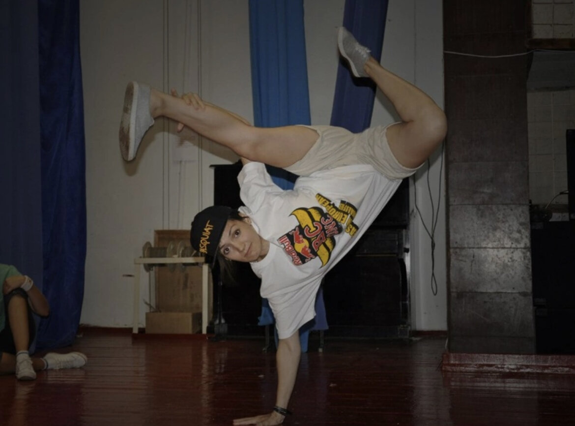 Я на тренировке во фризе, здесь моей  старшей дочке пол года. 