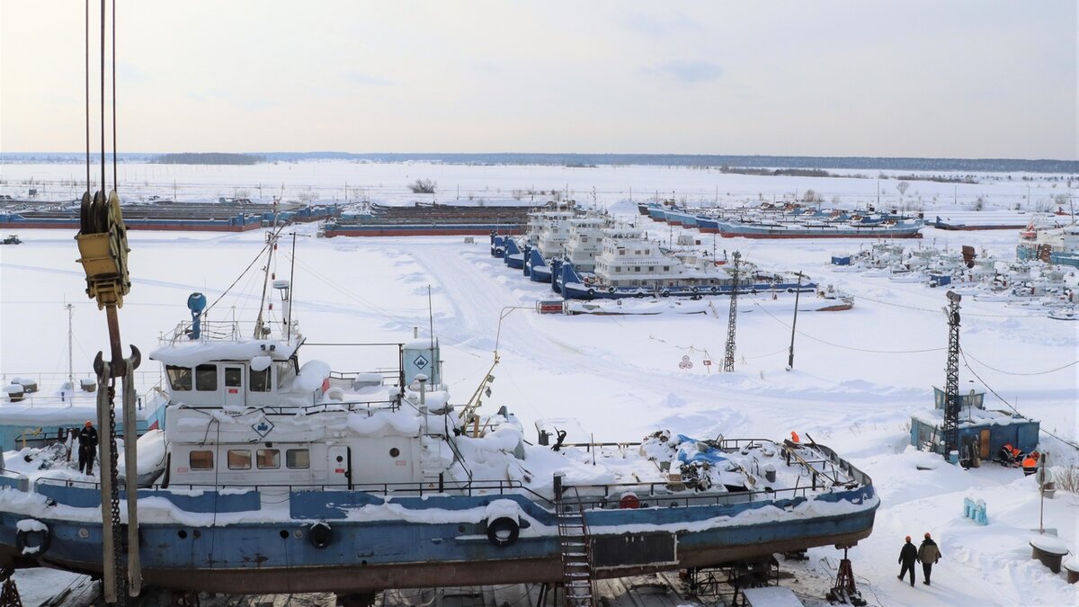     Флот Енисейского пароходства на зимовке в Подтесово под Енисейском