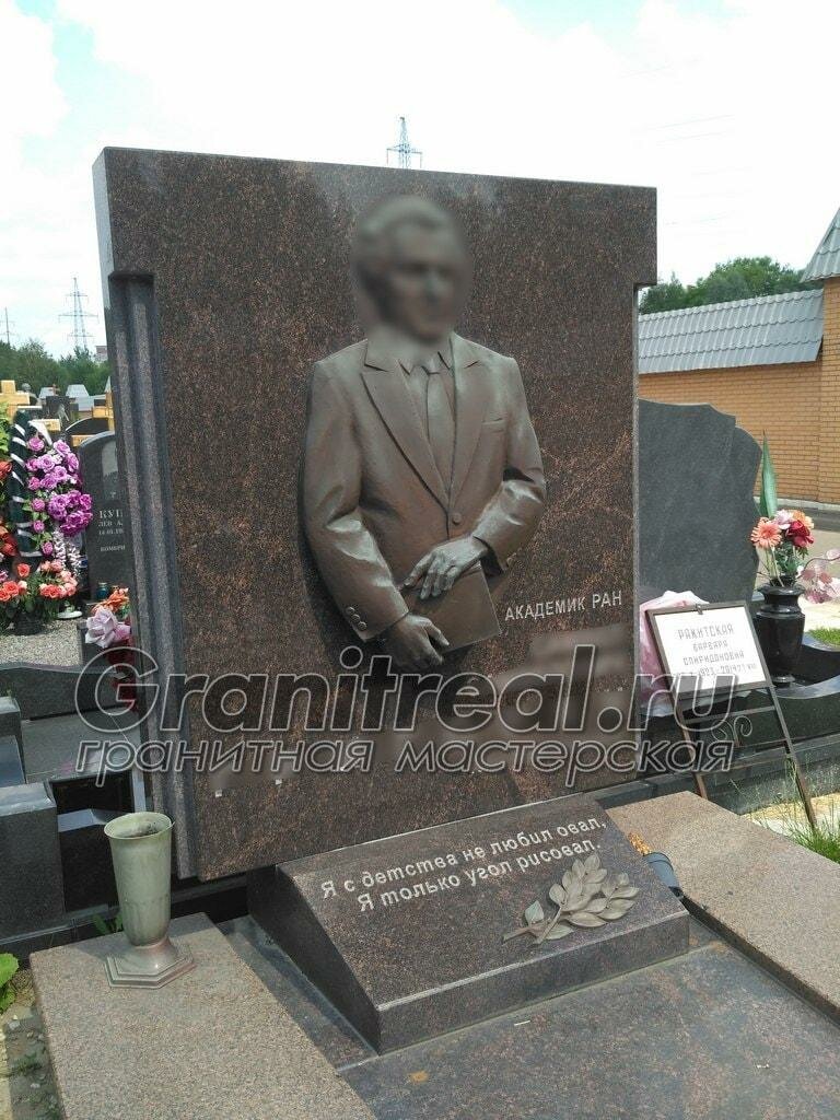 Памятник из дымовского гранита