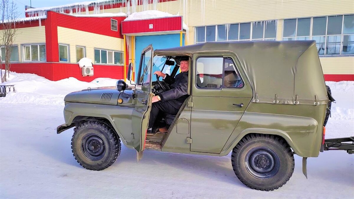    Глава Белоярского района передал в зону СВО личный авто