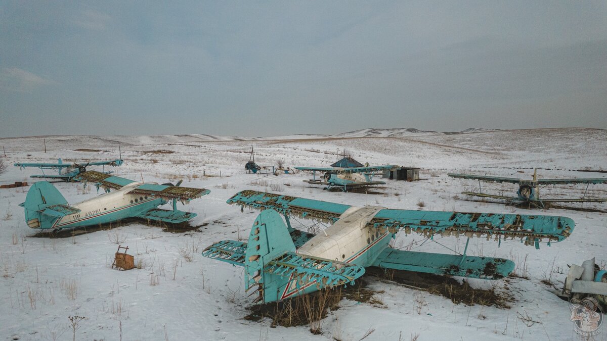 Нашёл в чистом поле «кладбище советских самолётов». Откуда они здесь?