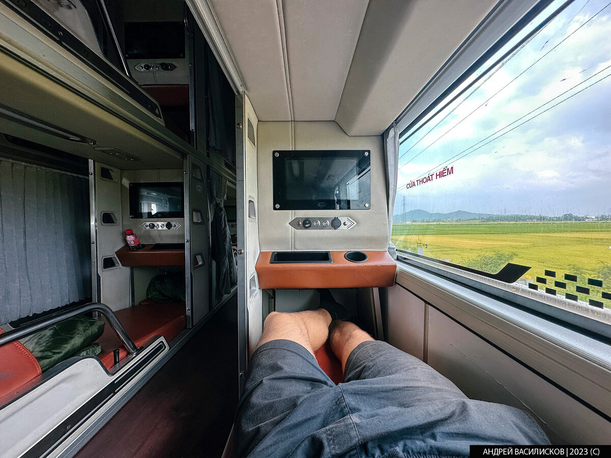 внутри Sleeping Bus