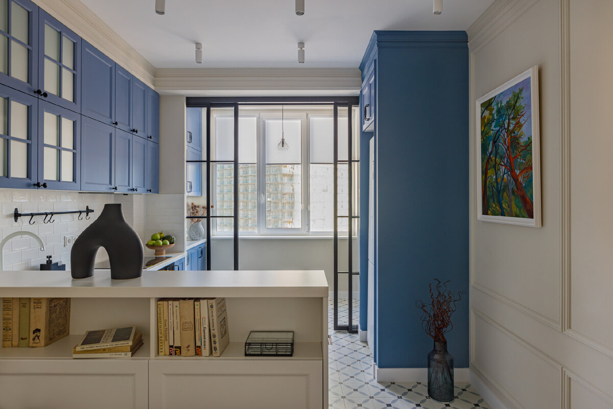 Функционально и очень красиво. Небольшую однушку перепланировали для нужд трех поколений семьи