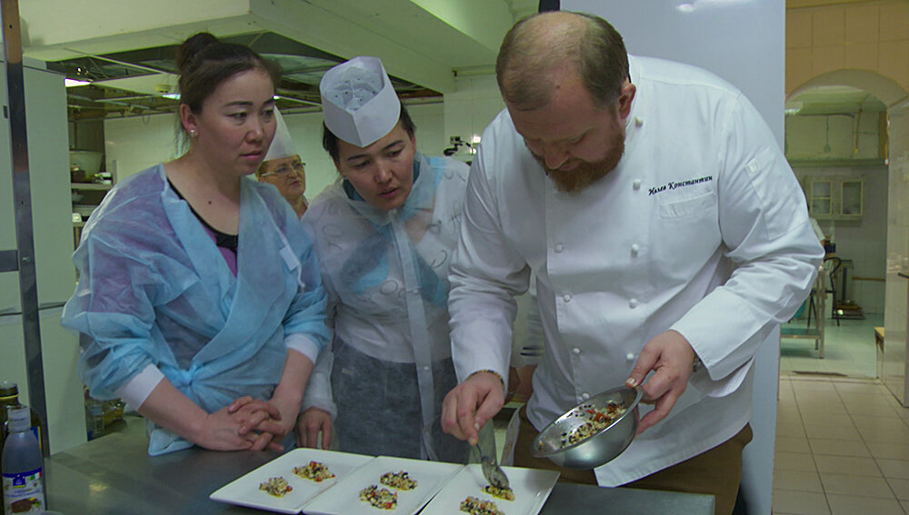 Ивлев в красноярске на ножах. Что происходит после программы на ножах. На ножах что стало с ресторанами. Константин ивлев шоу. Константин ивлев 2022.