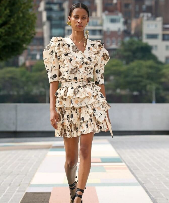 I love short dresses, especially on the bridge!