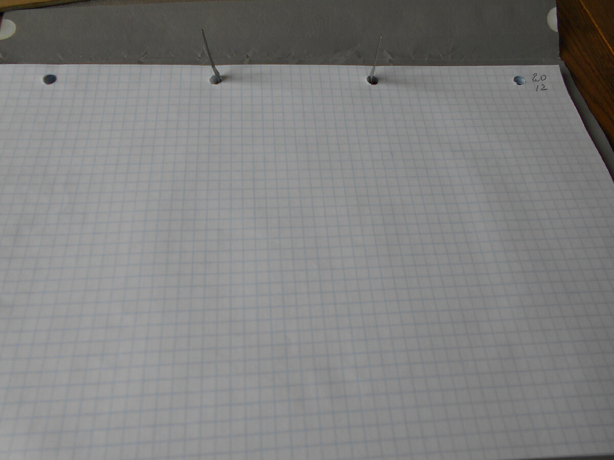 Вот такую бумагу из тетрадки я буду сегодня использовать.