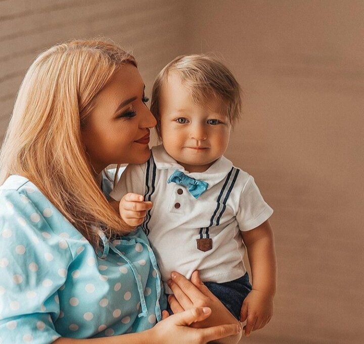 Одинокая мать – это та, кто держит вместе весь ее маленький мир, хотя иногда она сама думает, что сейчас рассыплется на кусочки.