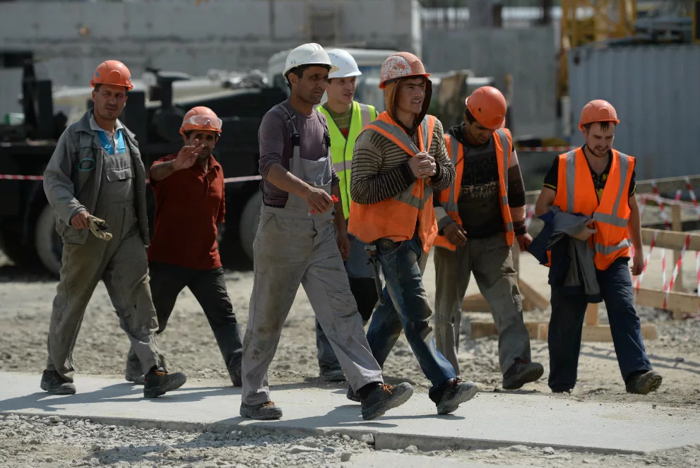 Рабочие-мигранты стран СНГ. Источник фото: Яндекс картинки