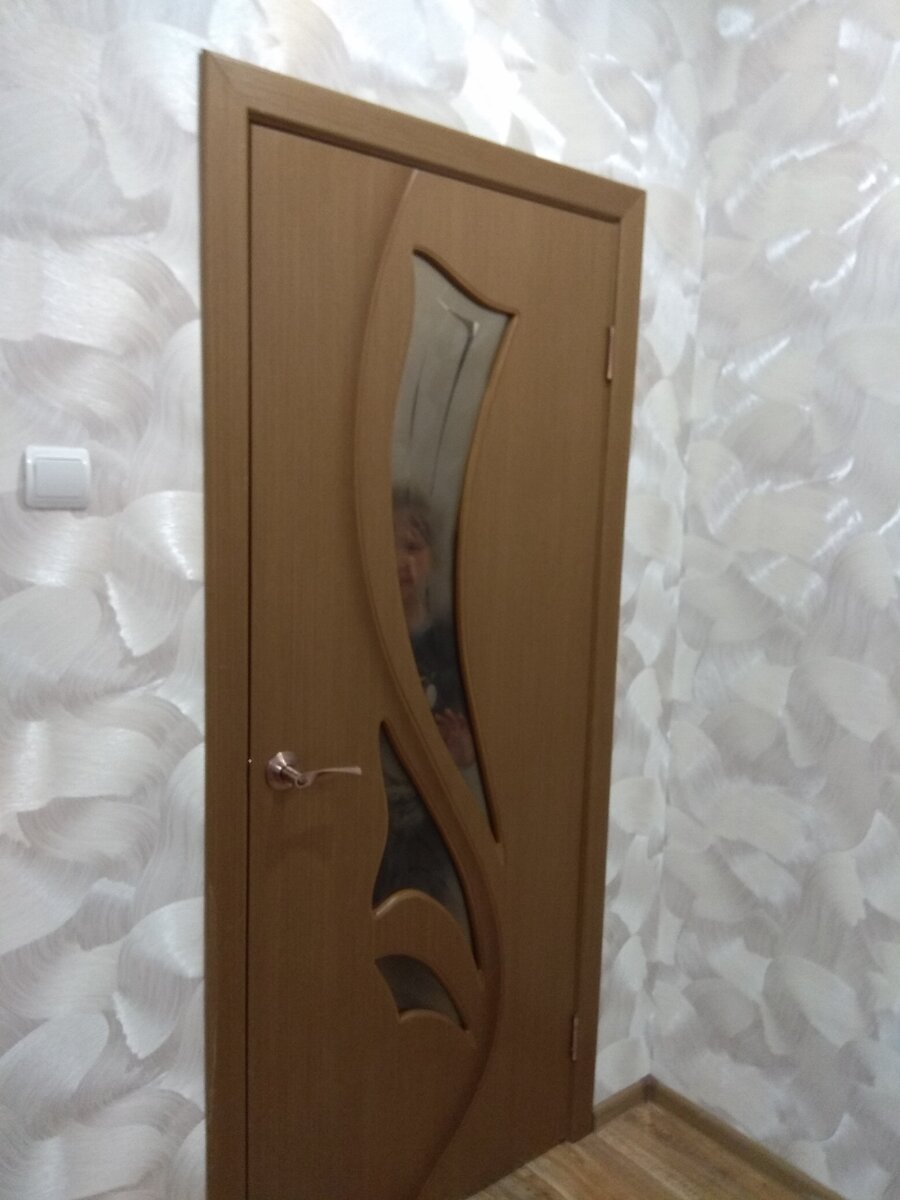 За дверью дете