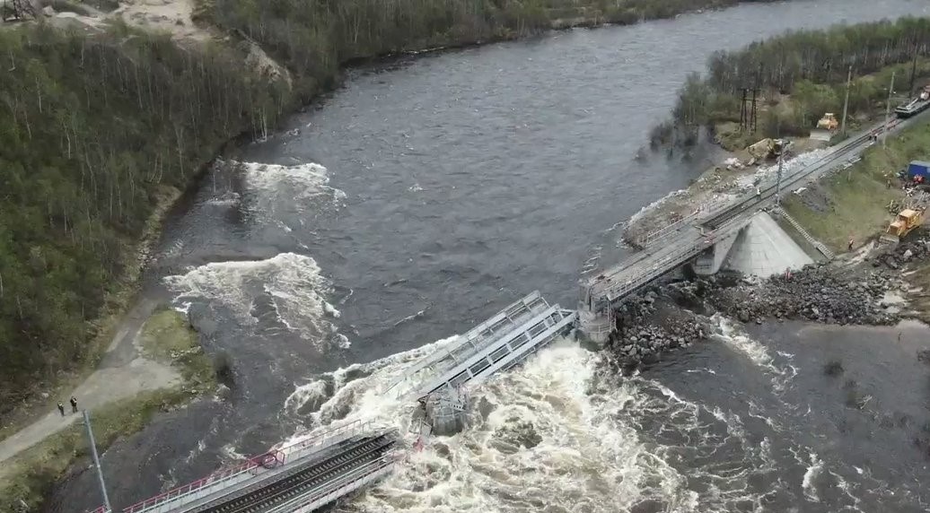 обрушившийся мост