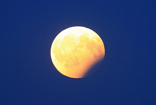 Частичное затмение Луны (Фото Kora27 / CC BY-SA (https://creativecommons.org/licenses/by-sa/4.0)
