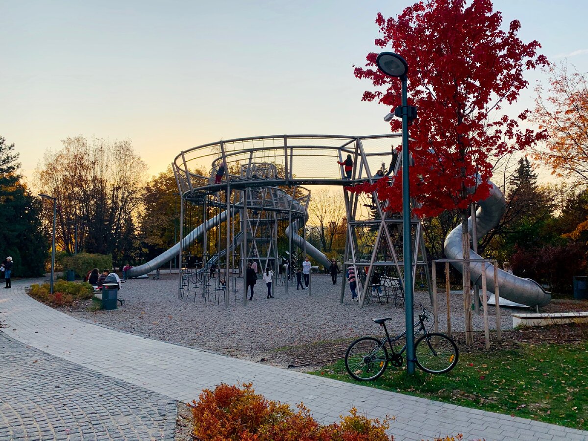 детская площадка в парке горького москва. парковые площадки. парк пехорка в балашихе парк. лианозовский парк площадки. москва парк 850-летия москвы.